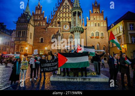 Wroclaw, Wroclaw, Pologne. 12 octobre 2023. Organiser une manifestation à Wroclaw contre le meurtre de Palestiniens par Israël. n/z Free Palestine démonstration (crédit image : © Krzysztof Zatycki/ZUMA Press Wire) À USAGE ÉDITORIAL SEULEMENT! Non destiné à UN USAGE commercial ! Banque D'Images