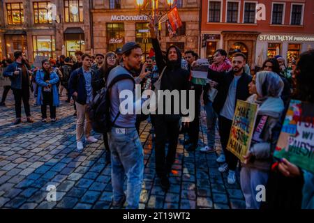Wroclaw, Wroclaw, Pologne. 12 octobre 2023. Organiser une manifestation à Wroclaw contre le meurtre de Palestiniens par Israël. n/z Free Palestine démonstration (crédit image : © Krzysztof Zatycki/ZUMA Press Wire) À USAGE ÉDITORIAL SEULEMENT! Non destiné à UN USAGE commercial ! Banque D'Images