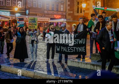 Wroclaw, Wroclaw, Pologne. 12 octobre 2023. Organiser une manifestation à Wroclaw contre le meurtre de Palestiniens par Israël. n/z Free Palestine démonstration (crédit image : © Krzysztof Zatycki/ZUMA Press Wire) À USAGE ÉDITORIAL SEULEMENT! Non destiné à UN USAGE commercial ! Banque D'Images