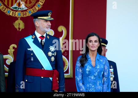 Madrid. Espagne. 20231012, le roi Felipe VI d'Espagne, la reine Letizia d'Espagne assiste à la fête nationale : Parade militaire le 12 octobre 2023 à Madrid, Espagne Banque D'Images
