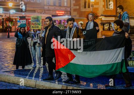 Wroclaw, Wroclaw, Pologne. 12 octobre 2023. Organiser une manifestation à Wroclaw contre le meurtre de Palestiniens par Israël. n/z Free Palestine démonstration (crédit image : © Krzysztof Zatycki/ZUMA Press Wire) À USAGE ÉDITORIAL SEULEMENT! Non destiné à UN USAGE commercial ! Banque D'Images