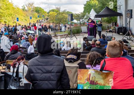 Detroit, Michigan - des milliers de personnes ont assisté au Detroit Harvest Fest & Food Truck Rally. Parrainé par le Detroit Riverfront Conservancy, l'événement de deux jours Banque D'Images