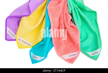 Un ensemble de chiffons en microfibre multicolores pour le nettoyage. Services de nettoyage. Nettoyage des locaux. Femme de ménage. Un ensemble de serviettes en microfibre lumineuses pour ho Banque D'Images