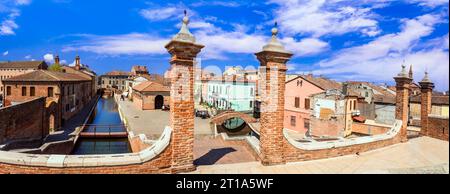 Comacchio - charmant village médiéval avec canaux de rue célèbre comme petite Venise dans la région Emilie Romagne en Italie. Banque D'Images