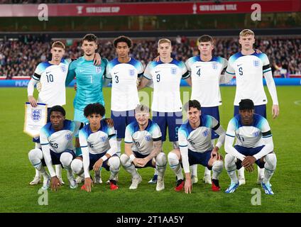 Une photo de groupe de l'équipe d'Angleterre avant le match de qualification du groupe F de l'UEFA Euro U21 Championship au City Ground, Nottingham. Date de la photo : jeudi 12 octobre 2023. Banque D'Images