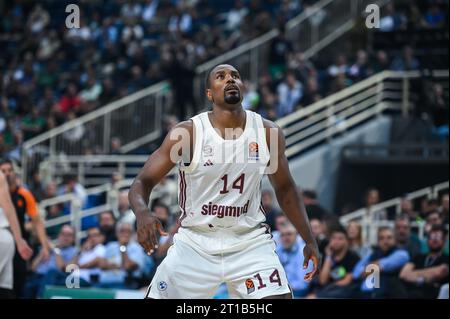 Athènes, Grèce. 12 octobre 2023. 14 Serge Ibaka du FC Bayern Munich lors de l'Euroleague, Round 2, match entre le Panathinaikos Athènes et le FC Bayern Munich à Oaka Altion le 12 octobre 2023, à Athènes, Grèce. Crédit : Agence photo indépendante/Alamy Live News Banque D'Images