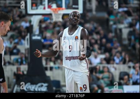 Athènes, Lombardie, Grèce. 12 octobre 2023. 9 ISAAC BONGA du FC Bayern Munich lors de l'Euroleague, Round 2, match entre le Panathinaikos Athènes et le FC Bayern Munich à Oaka Altion le 12 octobre 2023, à Athènes, Grèce. (Image de crédit : © Stefanos Kyriazis/ZUMA Press Wire) USAGE ÉDITORIAL SEULEMENT! Non destiné à UN USAGE commercial ! Banque D'Images