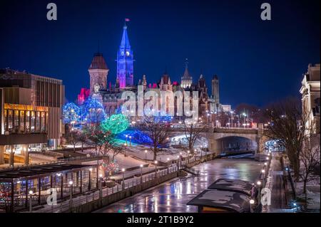 Lumières hivernales à travers le Canada, Colline du Parlement, canal Rideau, Ottawa, Ontario Banque D'Images