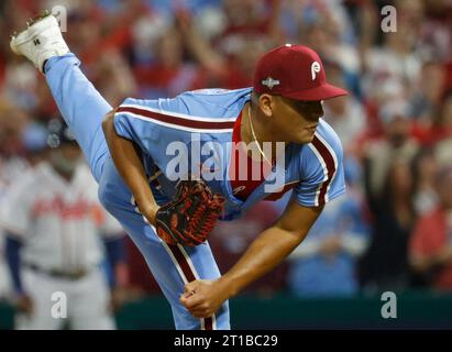 Philadelphie, États-Unis. 12 octobre 2023. Philadelphia Phillies lance le lanceur Ranger Suarez en première manche contre les Braves d’Atlanta dans le quatrième match d’une série de division de la Ligue nationale MLB au Citizens Bank Park à Philadelphie, le jeudi 12 octobre 2023. Photo de Laurence Kesterson/UPI. Crédit : UPI/Alamy Live News Banque D'Images