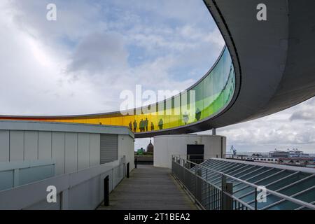 Aarhus, Danemark - 06 OCTOBRE 2022 : vue extérieure sur le toit du ARoS Aarhus Art Museum et panorama Rainbow créé par Olafur Eliasson. Banque D'Images