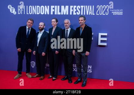 Londres, Royaume-Uni. 12 octobre 2023. Guy Heeley, invité, Joanna Laurie, Iain Canning et Emile Sherman assistent à la première du gala « One Life » Headline lors du 67e BFI London film Festival au Royal Festival Hall. (Photo de Loredana Sangiuliano/SOPA Images/Sipa USA) crédit : SIPA USA/Alamy Live News Banque D'Images