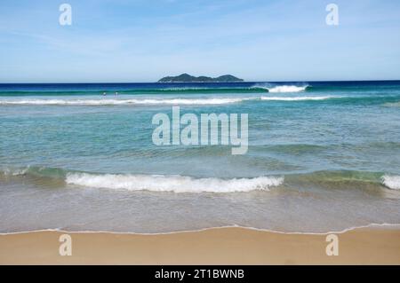 Plage de Lopes Mendes, située sur Ilha Grande dans l'état de Rio de Janeiro. Banque D'Images