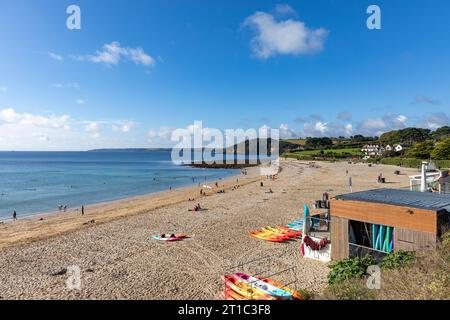 Gyllyngvase Beach à Falmouth cornwall, ciel bleu jour d'automne avec vue sur la plage et Falmouth Bay, Angleterre, Royaume-Uni, septembre 2023 Banque D'Images