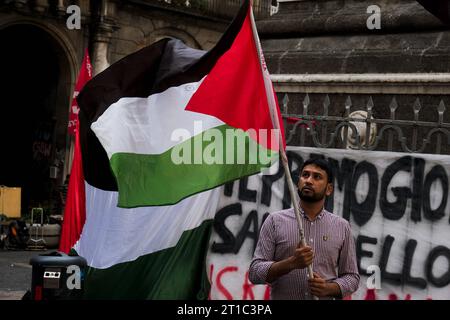 Nouvelles - Naples, pro-Palestiniens manifestants Présidium promu par les étudiants de l'Université l'orientale de Naples avec la participation de la communauté palestinienne à Naples. La manifestation sert également à préparer la procession prévue demain après-midi à Naples avec la participation de divers syndicats. Napoli Napoli Italie Copyright : xAntonioxBalascox/xLiveMediax LPN 1085580 crédit : Imago/Alamy Live News Banque D'Images