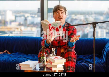 Frederic Schwilger Autor Buchvorstellung Toxic Man im The Paris Club im Hotel 25Hours NUR für REDAKTIONELLE VERWENDUNG *** Frederic Schwilger auteur Livre Launch Toxic Man at the Paris Club at Hotel 25Hours POUR USAGE ÉDITORIAL SEULEMENT. Crédit : Imago/Alamy Live News Banque D'Images