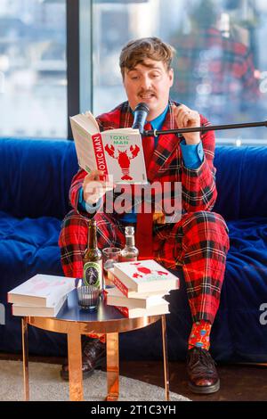 Frederic Schwilger Autor Buchvorstellung Toxic Man im The Paris Club im Hotel 25Hours NUR für REDAKTIONELLE VERWENDUNG *** Frederic Schwilger auteur Livre Launch Toxic Man at the Paris Club at Hotel 25Hours POUR USAGE ÉDITORIAL SEULEMENT. Crédit : Imago/Alamy Live News Banque D'Images