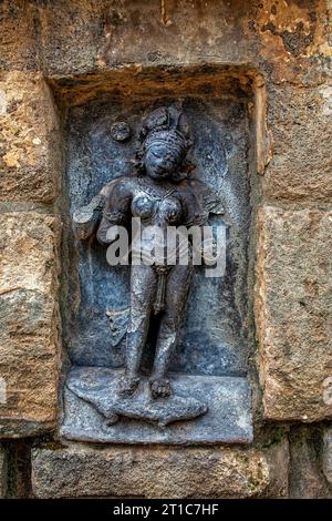 07 21 2007 l'un des soixante-quatre yoginis du temple Yogini du 9e siècle, vénéré pour leur aide à la déesse Durga, Hirapur près de Bhubaneshwar Banque D'Images