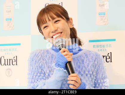 Tokyo, Japon. 13 octobre 2023. L'actrice japonaise Chinatsu Wakatsuki assiste à un événement promotionnel du fabricant japonais de produits chimiques et de consommation Kao, l'adoucissant « Curel », à Tokyo le vendredi 13 octobre 2023. (Photo de Yoshio Tsunoda/AFLO) Banque D'Images