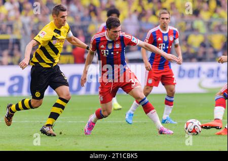 Pierre Emile Hojbjerg (34 - FC Bayern Muenchen) et Sebastian Kehl (5 - Bor. Dortmund) Fussball DFL Supercup à Dortmund, Deutschland am 13.08.2014 Banque D'Images