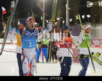 VITKOVA Veronika, SOUKALOVA Gabriela, SOUKUP Jaroslav und MORAVEC Ondrej CZE Jubel 2.Platz 2x6 km Frauen + 2x7.5 km Herren Mixed Staffel Laura Cross Country and Biathlon Center XXII. Olympische Winterspiele Sotchi, Russland Am 19.02.2014 Banque D'Images