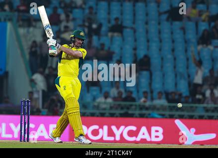 Lucknow, Uttar Pradesh, Inde. 12 octobre 2023. Mitchell Starc d'Australie lors du match n° 10 de la coupe du monde internationale de cricket d'un jour de l'ICC entre l'Afrique du Sud et l'Australie au Bharat Ratna Shri Atal Bihari Vajpayee Ekana Cricket Stadium, Lucknow, Uttar Pradesh Inde le 12 octobre 2023 (image de crédit : © Avijit Das/ZUMA Press Wire) À USAGE ÉDITORIAL UNIQUEMENT! Non destiné à UN USAGE commercial ! Banque D'Images