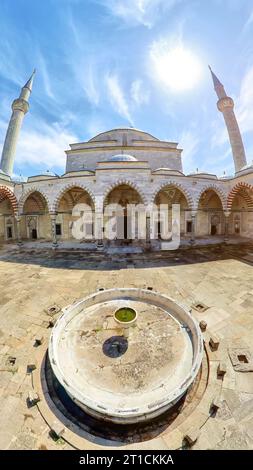 Complexe de mosquées Bayezid II à Edirne, Turquie, exemple exceptionnel de l'architecture ottomane du 15e siècle. Il est complété par des jardins paisibles et Banque D'Images