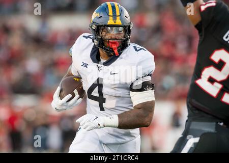 12 octobre 2023 : le running back CJ Donaldson Jr. (4 ans) des Mountaineers de Virginie-Occidentale court pour un touchdown lors d'un match entre les Mountaineers de Virginie-Occidentale et les Cougars de Houston à Houston, Texas. Trask Smith/CSM (image de crédit : © Trask Smith/Cal Sport Media) Banque D'Images