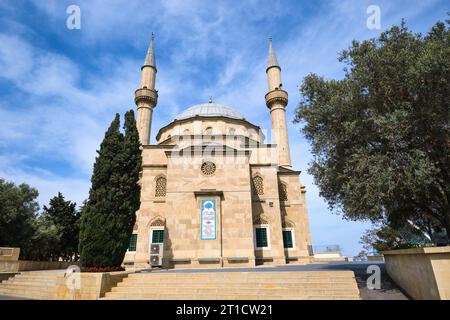 Une vue de la mosquée musulmane, traditionnelle, allée des Martyrs. À Bakou, Azerbaïdjan. Banque D'Images