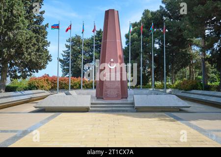 Au Bakı Türk şəhidliyi, une place commémorative turque, site. Au cimetière militaire et mémorial Highland Park à Bakou, Azerbaïdjan. Banque D'Images