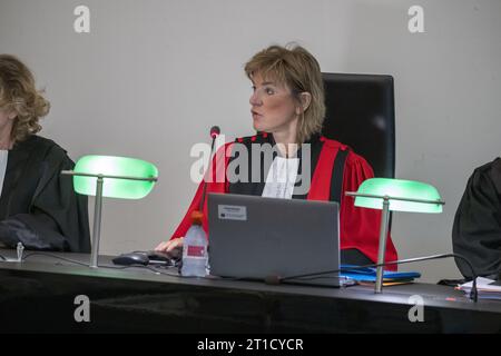 Gand, Belgique. 13 octobre 2023. Pascale Clauw, présidente de la cour, photographiée au procès des assises de Vanhalst devant la cour des assises de la province de Flandre orientale à Gand, vendredi 13 octobre 2023. Vanhalst est accusé du meurtre de son ex-petite amie Sally Hautekeete le 31 août 2019 à Kaprijke. BELGA PHOTO NICOLAS MAETERLINCK crédit : Belga News Agency/Alamy Live News Banque D'Images