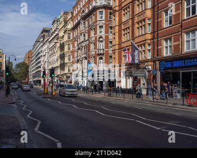 Scène de rue typique du centre de Londres, Southampton Row, Londres WC1 Banque D'Images