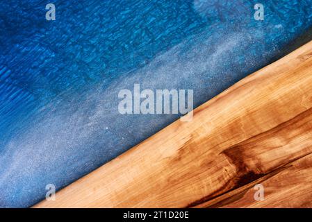 table artisanale en bois et résine époxy. gros plan Banque D'Images