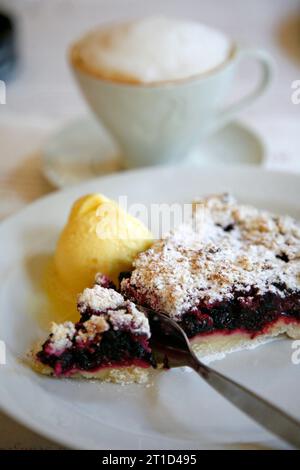 Café et gâteau au café Louvre à Narodni Trida 2 rue, Nove Mesto, Prague, République tchèque. Banque D'Images