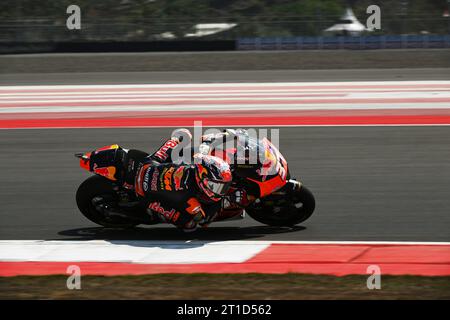 LOMBOK INDONÉSIE, 13 octobre 2023. Pertamina Grand Prix d'Indonésie, Mandalika International circuit. Pedro Acosta d'Espagne, Red Bull KTM AJO lors des essais libres 2 du Championnat moto 2 au MotoGP indonésien. Crédit : Karl Phillipson/Alamy Live News Banque D'Images