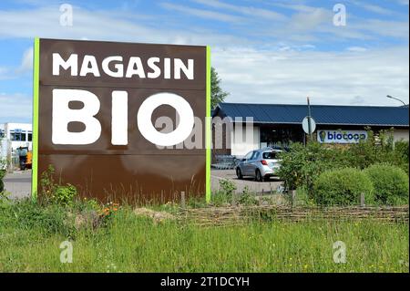 Enseigne de magasin bio et boutique Biocoop en arrière-plan Banque D'Images