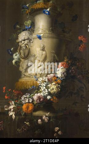 Vase en marbre avec guirlande de fleurs, date inconnue. Banque D'Images