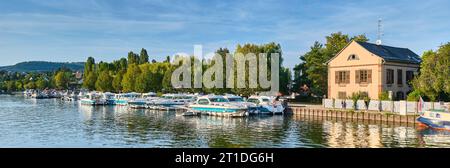 Port fluvial de Saverne (nord-est de la France) sur le Canal de la Marne au Rhin Banque D'Images