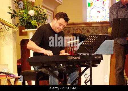 Tim Lapthorn, Brandon Allen Turrente Project, St. Il est à Andrews Church, Hove, East Sussex, mai 2023. Banque D'Images