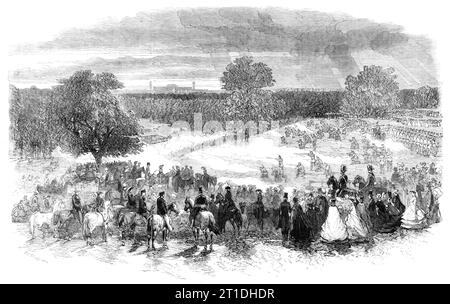 The Volunteer Sham Fight in Camden Park - tirailleurs couvrant la retraite, 1860. Fausse bataille par des soldats britanniques dans le Kent. '...la scène désignée des opérations [était] une vallée, dont une pente était bordée par Bickley Wood, et l'autre délimitée par l'une des petites collines de Kentish... un ruisseau traversant au bottom...completed un champ miniature avec toutes les positions stratégiques nécessaires. Au-dessus du ruisseau a été construit un pont temporaire, qui, au stade approprié de la procédure, a explosé avec un rapport fort, l'explosion envoyant des planches dans les airs dans toutes les directions, à l'immine Banque D'Images