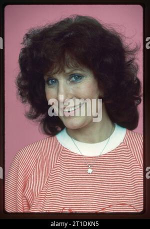 Une photo posée de la tête et des épaules de la légende de la musique country, Loretta Lynn. 1982. Banque D'Images