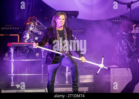 Oslo, Norvège. 08 octobre 2023. Le groupe de rock suédois Europe donne un concert live à Operaen à Oslo. Ici, le chanteur Joey Tempest est vu en direct sur scène. (Crédit photo : Gonzales photo - Terje Dokken). Banque D'Images