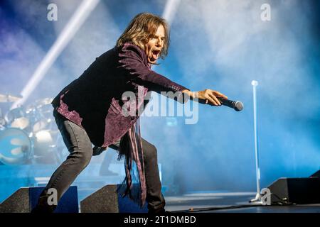 Oslo, Norvège. 08 octobre 2023. Le groupe de rock suédois Europe donne un concert live à Operaen à Oslo. Ici, le chanteur Joey Tempest est vu en direct sur scène. (Crédit photo : Gonzales photo - Terje Dokken). Banque D'Images
