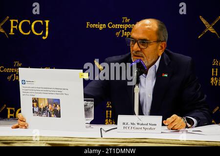 Tokyo, Japon. 13 octobre 2023. Waleed Siam ambassadeur palestinien au Japon prend la parole lors d'une conférence de presse au Club des correspondants étrangers du Japon (FCCJ) dans le centre-ville de Tokyo. Waleed Siam, qui a 25 ans d'expérience dans la représentation de la Palestine au Japon, a parlé de la perspective palestinienne sur le conflit de Gaza. (Image de crédit : © Rodrigo Reyes Marin/ZUMA Press Wire) USAGE ÉDITORIAL SEULEMENT! Non destiné à UN USAGE commercial ! Banque D'Images