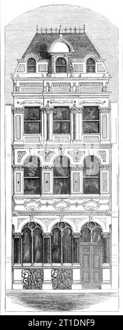 Architecture de rue améliorée - The Promoter Life assurance Office, Fleet-Street, [Londres], 1860. « L'ensemble de la façade du nouveau bâtiment est construit en pierre de Portland, sauf où il est incrusté de granit et de marbre. Les chapiteaux des colonnes et des jetées sont richement et magnifiquement sculptés, chacun à un design différent... les colonnes du rez-de-chaussée sont en granit rouge poli aux trois quarts... la fenêtre du grenier central est soutenue par des puits de granit minces et polis, avec des chapiteaux richement sculptés; des anneaux ou des panneaux de granit poli rouge alterné et de marbre vert occupent l'espace au-dessus du rez-de-chaussée Banque D'Images