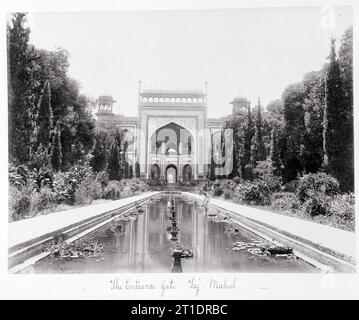 La porte d'entrée-Taj Mahal, fin des années 1860 Banque D'Images