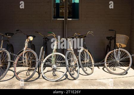 Bletchley Park vélos de la seconde guerre mondiale utilisés par les hommes et les femmes qui travaillaient à Bletchley Park Milton Keynes Buckinghamshire Angleterre UK GB Europe Banque D'Images