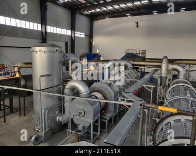 (231013) -- PÉKIN, 13 octobre 2023 (Xinhua) -- cette photo de fichier non datée montre l'installation de production de biochar dérivé de la biomasse et de matériaux à base de charbon actif, développée par l'Institut de l'environnement urbain de l'Académie chinoise des sciences, à Bengbu, dans la province de l'Anhui dans l'est de la Chine. POUR ALLER AVEC 'China Focus : les technologies chinoises aident les partenaires de la BRI à transformer les déchets en richesse' (Institut de l'environnement urbain de l'Académie chinoise des sciences / document via Xinhua) Banque D'Images