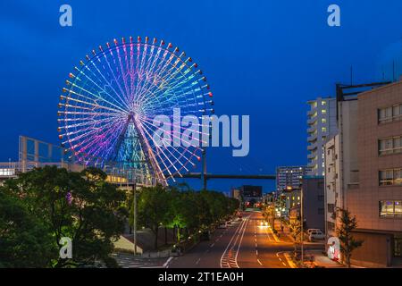 Grande roue de Tempozan situé à Osaka, au Japon, dans le village portuaire de Tempozan Banque D'Images