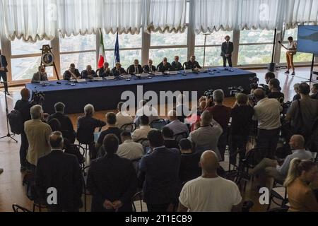 Pozzuoli, Italie. 13 octobre 2023. Rencontre technico-opérationnelle avec les maires et les institutions sur le phénomène du bradyséisme dans les champs phlégréens. Crédit : Live Media Publishing Group/Alamy Live News Banque D'Images