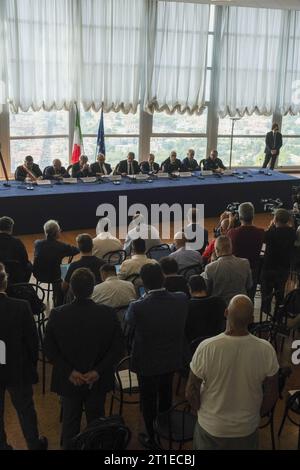 Pozzuoli, Italie. 13 octobre 2023. Rencontre technico-opérationnelle avec les maires et les institutions sur le phénomène du bradyséisme dans les champs phlégréens. Crédit : Live Media Publishing Group/Alamy Live News Banque D'Images